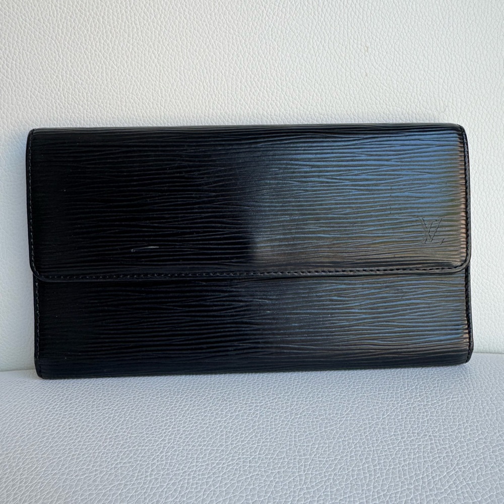 Authentic Louis Vuitton Epi Leather Wallet in Black